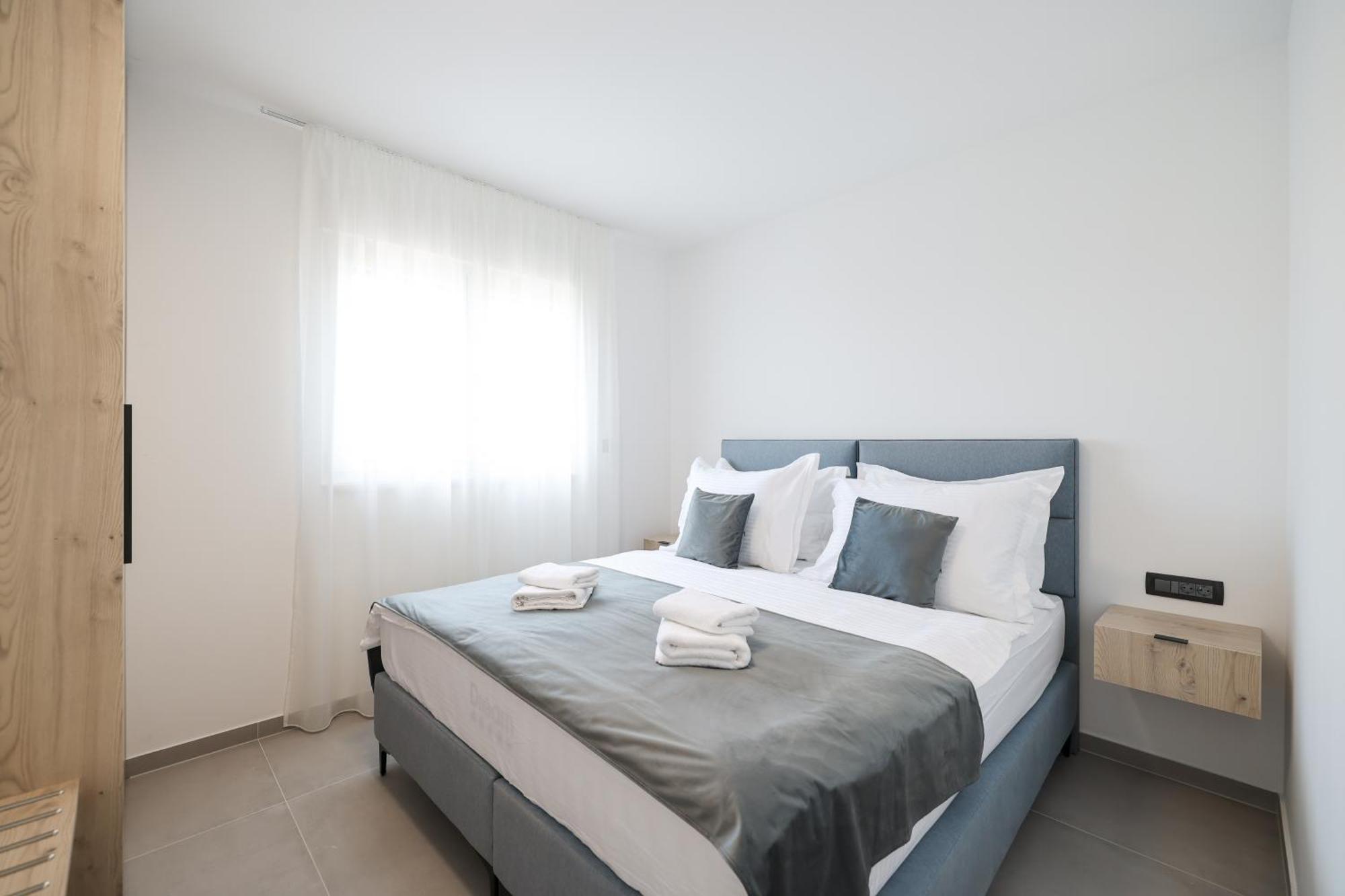Deluxe Apartments Privlaka On The Sand Esterno foto